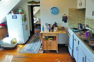 154 Brown St, Unit 3 in Waltham, MA - Building Photo - Building Photo