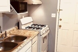 Airport Apartments in Hapeville, GA - Building Photo