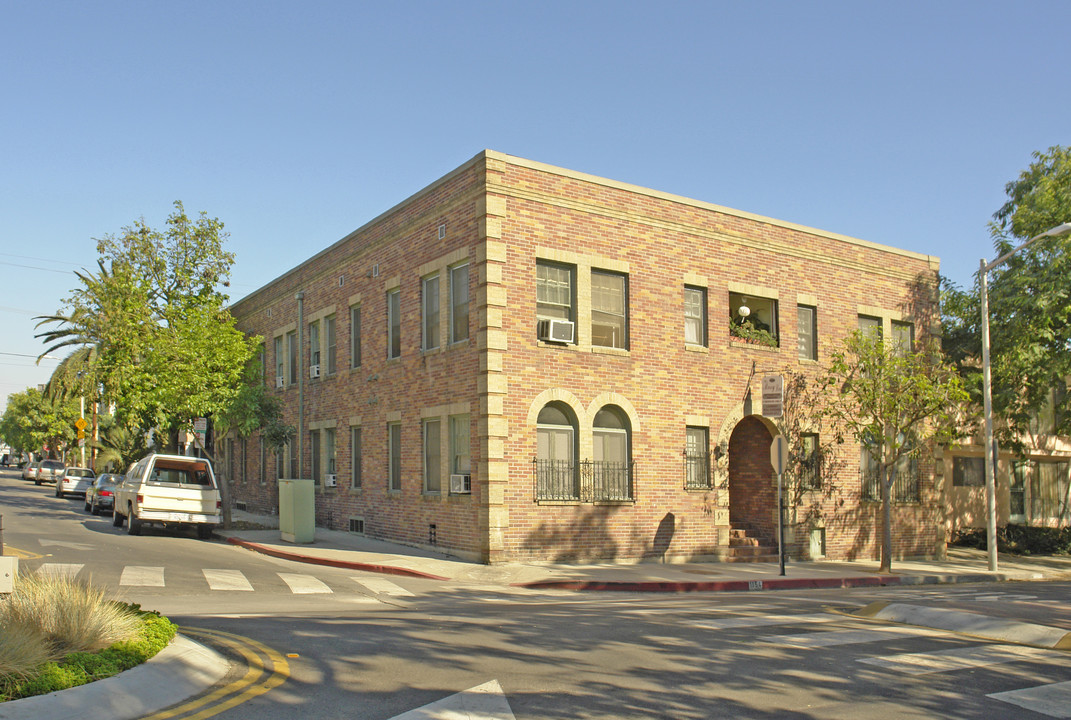 1154 N Formosa Ave in Los Angeles, CA - Building Photo