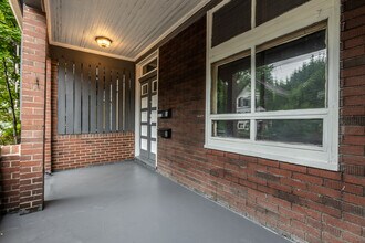 1013 Ross Ave, Unit 1 in Pittsburgh, PA - Building Photo - Building Photo