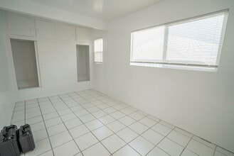 24012 Arch St in Santa Clarita, CA - Building Photo - Building Photo