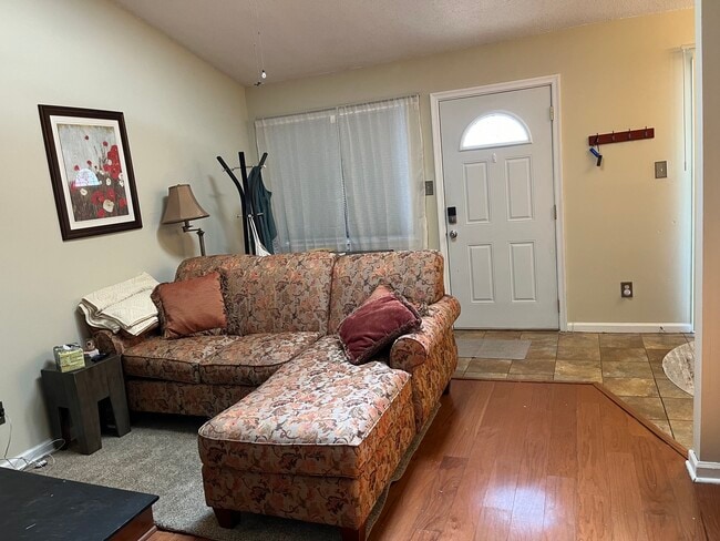 3690 Towne Point Rd, Unit B. Upstairs
