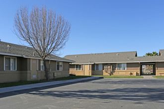 Midland Manor Apartments in Mendota, CA - Building Photo - Building Photo