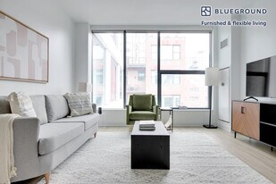 808 W Van Buren St in Chicago, IL - Building Photo