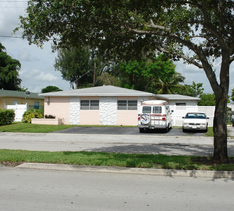 2031 NW 64th Ave in Fort Lauderdale, FL - Building Photo