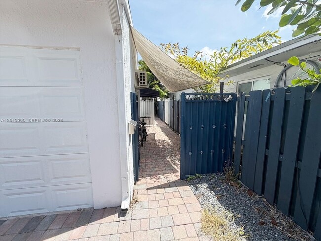 214 NE 108th St in Miami, FL - Building Photo - Building Photo