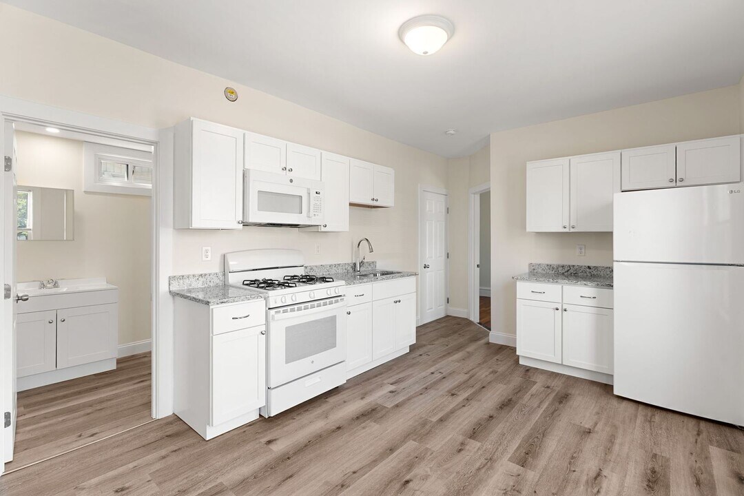 79 Shaw St in Lowell, MA - Building Photo