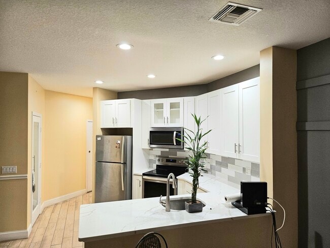 8335 Mulligan Cir in Port St. Lucie, FL - Building Photo - Building Photo