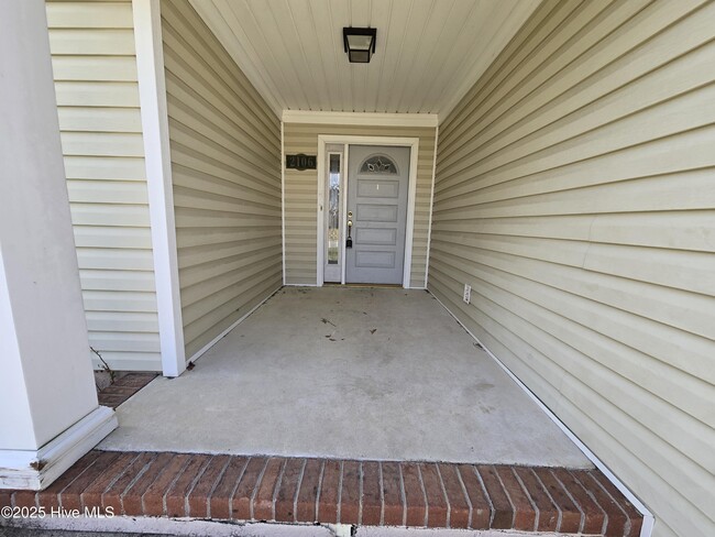 2106 Braselton Dr in Winterville, NC - Building Photo - Building Photo