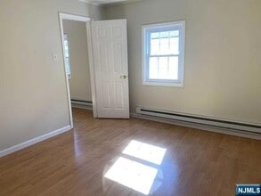 68 Cottage Pl, Unit 2 in East Rutherford, NJ - Building Photo - Building Photo