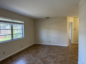 1610 Shirley Ct in Lantana, FL - Foto de edificio - Building Photo