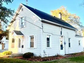 5124 Allen St in Sylvania, OH - Building Photo