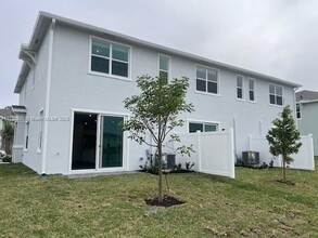 370 SE Crossoak Ln in Port St. Lucie, FL - Building Photo - Building Photo