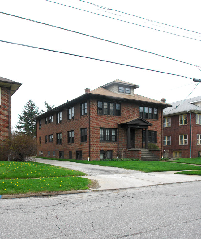 700 Sackett Ave in Cuyahoga Falls, OH - Building Photo - Building Photo