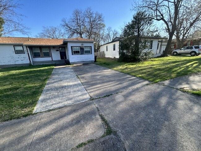 1414 Alta Mira Dr
