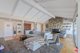 4246 Cloverdale Ave in Los Angeles, CA - Building Photo - Building Photo