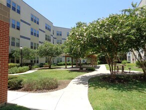 703 N San Marcos in San Antonio, TX - Building Photo - Building Photo