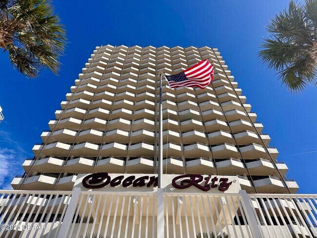 2900 N Atlantic Ave in Daytona Beach, FL - Building Photo - Building Photo