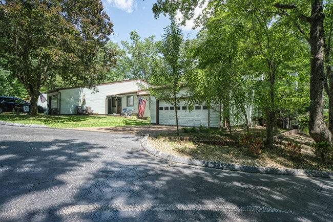 30 Woodland Terrace in Crossville, TN - Foto de edificio - Building Photo