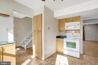 6576 Yadkin Ct in Alexandria, VA - Building Photo - Building Photo