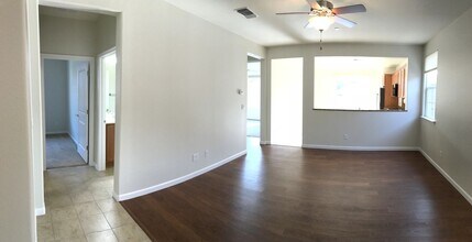 8317 Peak Forest Way in Elk Grove, CA - Building Photo - Building Photo