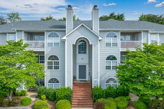 Somerset Village Condos in Greensboro, NC - Foto de edificio - Building Photo