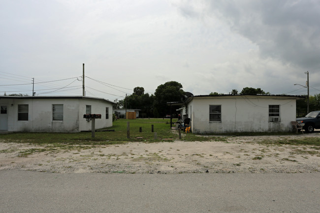 4346 28th Ct in Vero Beach, FL - Foto de edificio - Building Photo