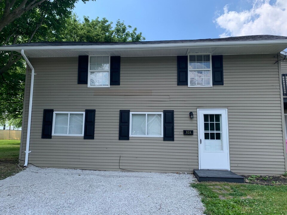 920 Forest Dr in Mansfield, OH - Building Photo