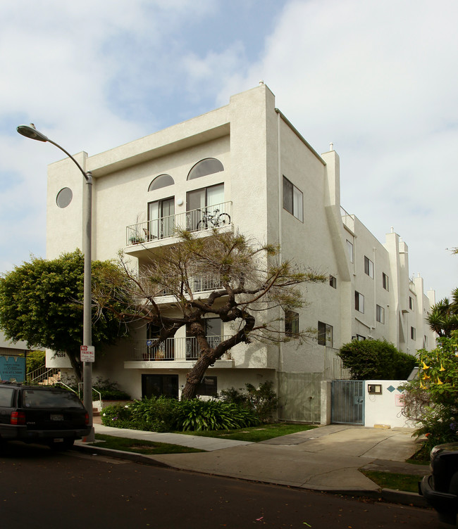 1524 Granville Ave in Los Angeles, CA - Foto de edificio - Building Photo