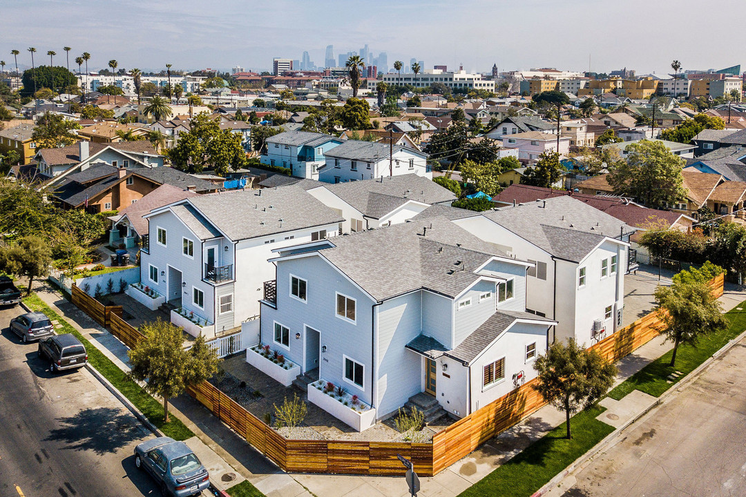 1135-1137 Leighton Ave in Los Angeles, CA - Building Photo