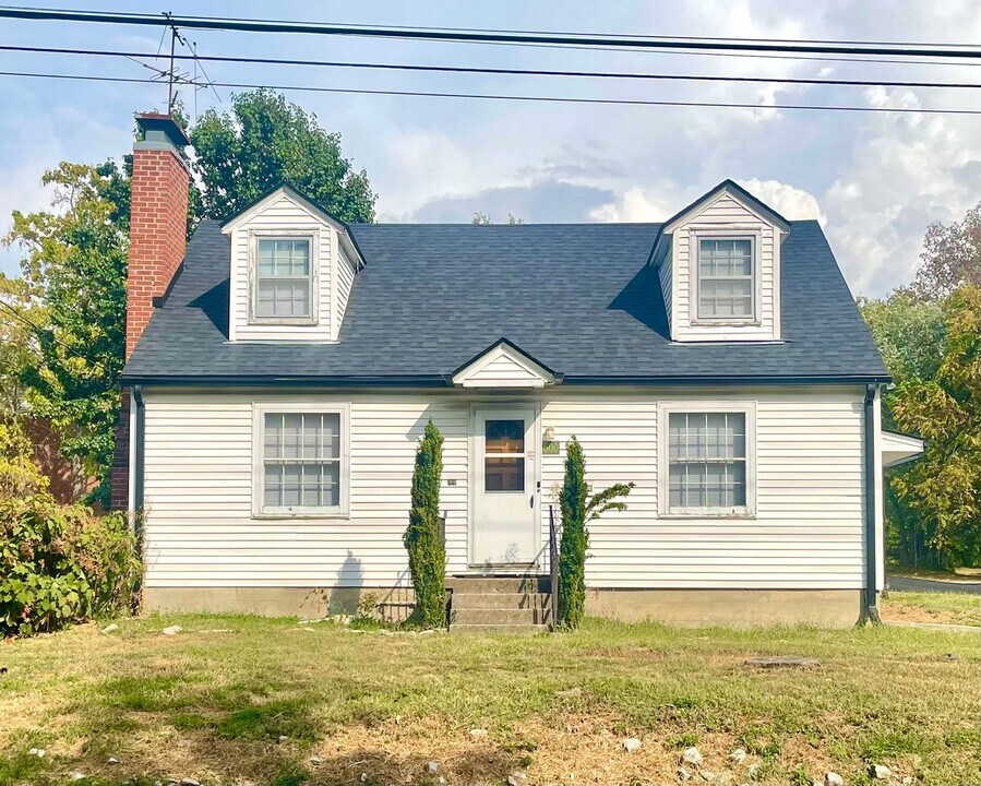 600 N William St in Columbia, MO - Building Photo