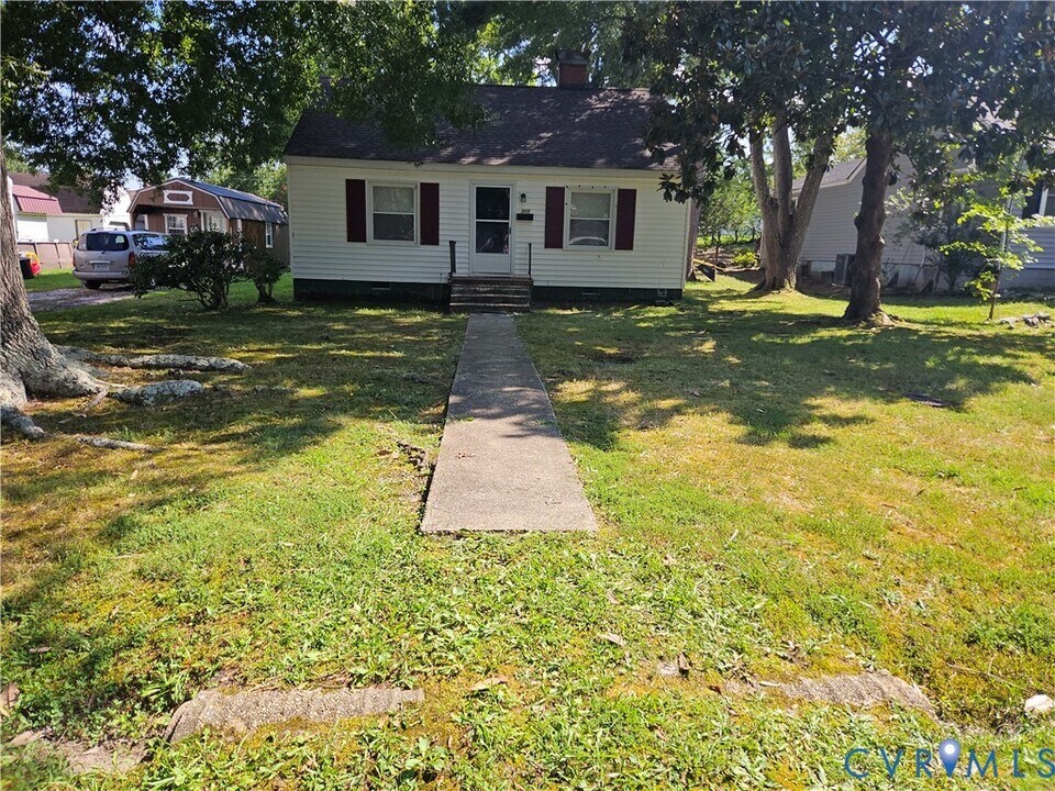 305 5th St in Blackstone, VA - Building Photo