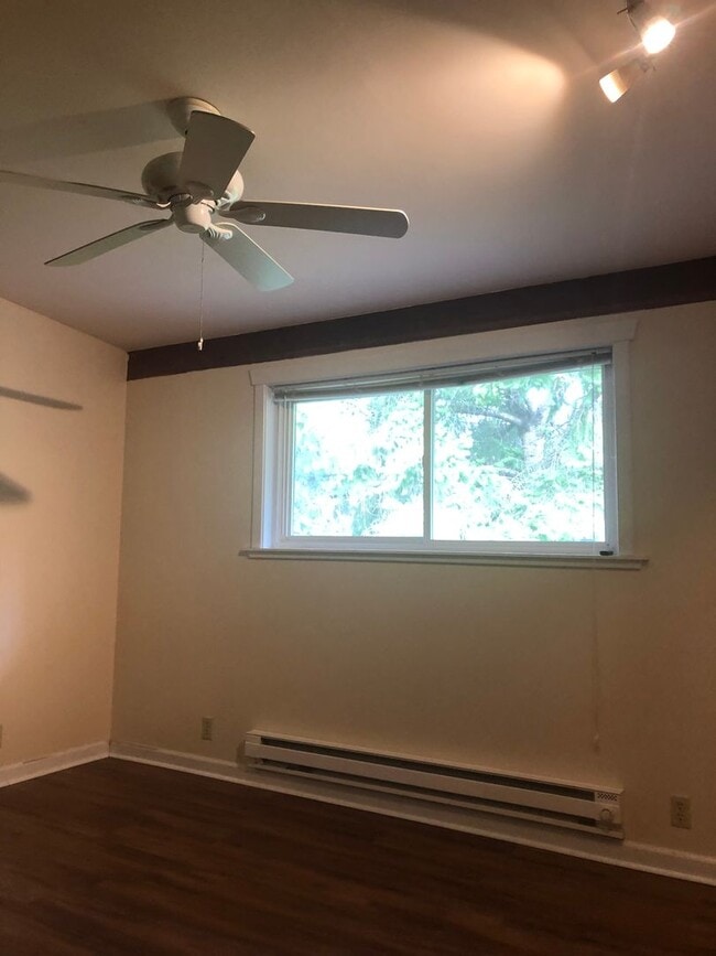 465 Winslow Way E in Bainbridge Island, WA - Building Photo - Building Photo