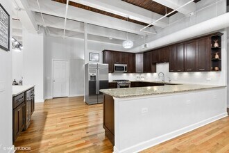312 N May St, Unit 2IJ in Chicago, IL - Building Photo - Building Photo