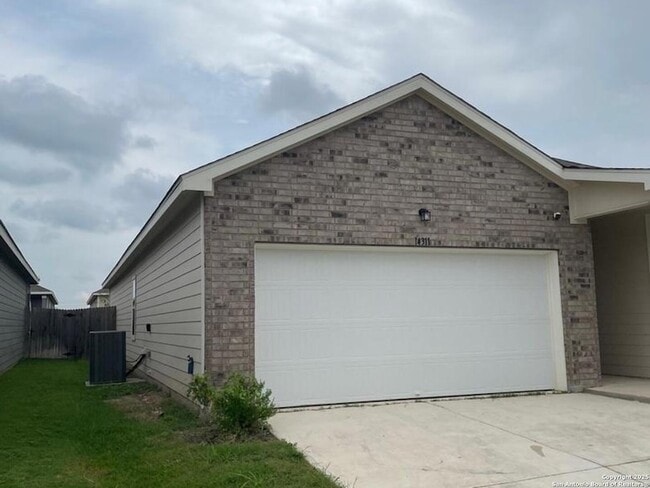 14311 Gila Crossing in San Antonio, TX - Foto de edificio - Building Photo