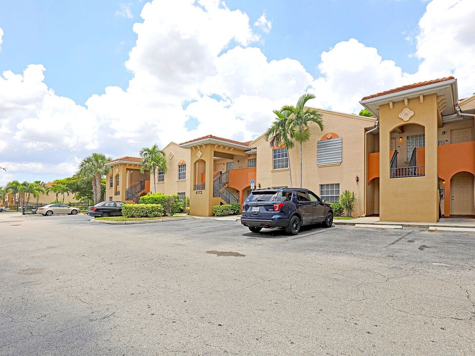 4172 Castilla Circle in Ft. Myers, FL - Building Photo