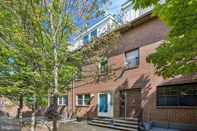 property at 517 S Randolph Ct