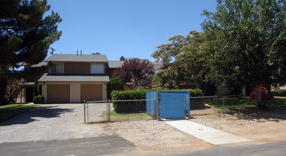 SWC Carlisle Rd & Chehalis Rd in Apple Valley, CA - Foto de edificio - Building Photo