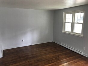 706 Hestor Dr in Pittsburgh, PA - Foto de edificio - Building Photo