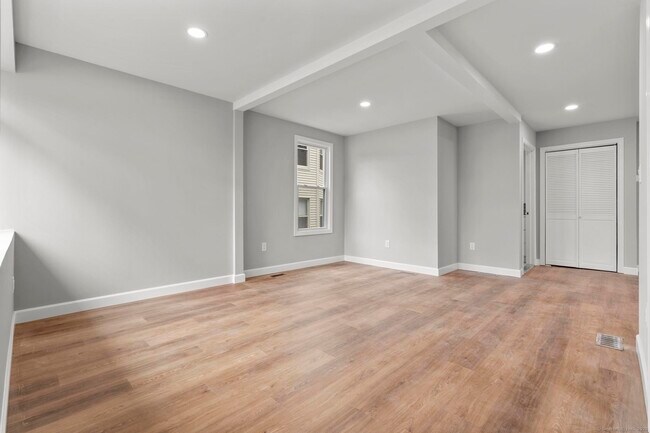 389 Highland Ave in Waterbury, CT - Building Photo - Building Photo