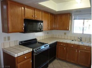 2451 Old Forge Ln in Las Vegas, NV - Building Photo - Building Photo