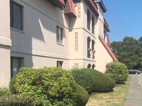 685 Oak St in Brockton, MA - Building Photo - Building Photo