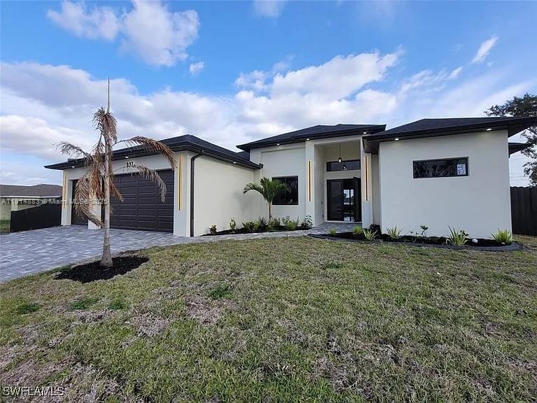 327 NE 9th St in Cape Coral, FL - Building Photo