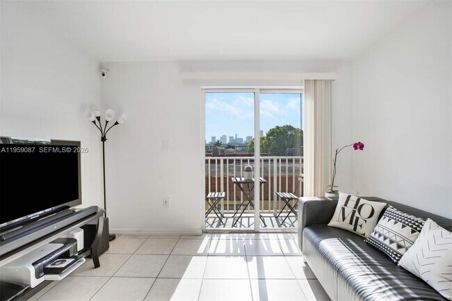 1349 SW 3rd St in Miami, FL - Foto de edificio - Building Photo