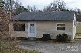 736 Mocksville Hwy in Statesville, NC - Building Photo