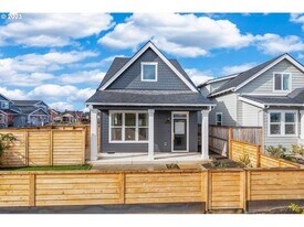 3593 NE McDonald Ln in McMinnville, OR - Building Photo