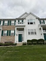 623 Lincoln Station Dr in Oswego, IL - Building Photo