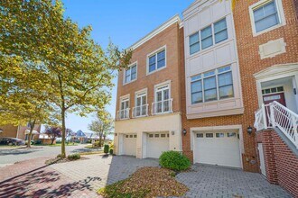 1 Intrepid Pl in Jersey City, NJ - Building Photo - Building Photo