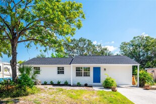9049 Orchid Dr in Seminole, FL - Building Photo