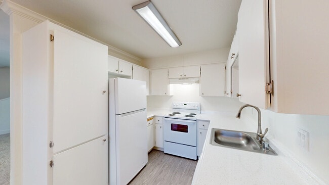 390 Alameda del Prado in Novato, CA - Building Photo - Building Photo